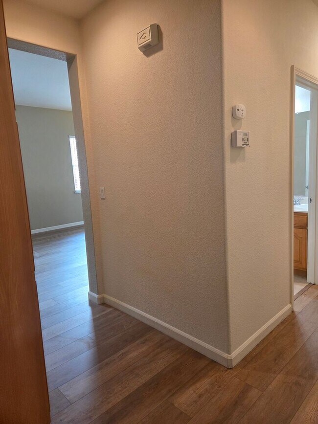 Building Photo - Desirable Empire Ranch 3 Bdrm, 2 Bath