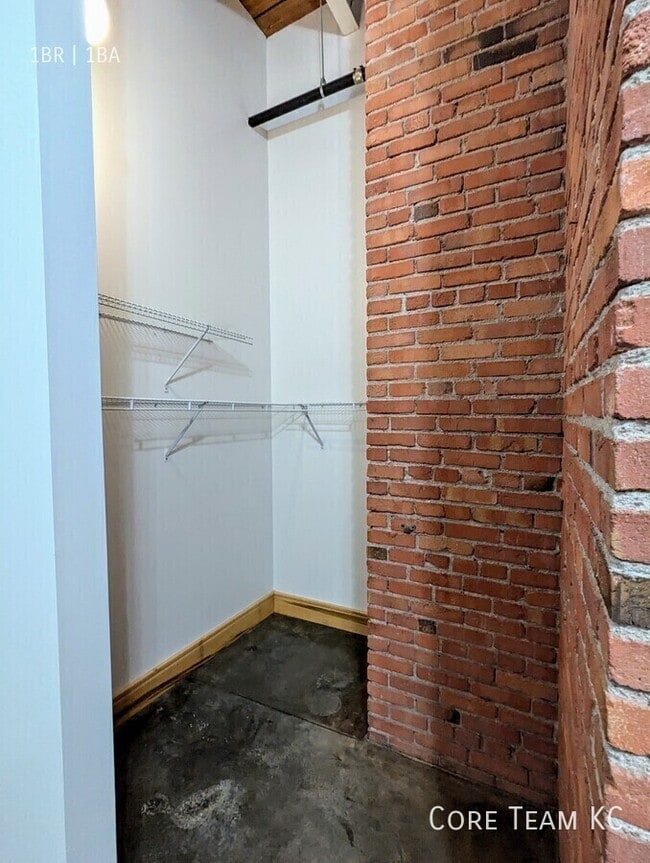 Building Photo - 382 W 22nd St