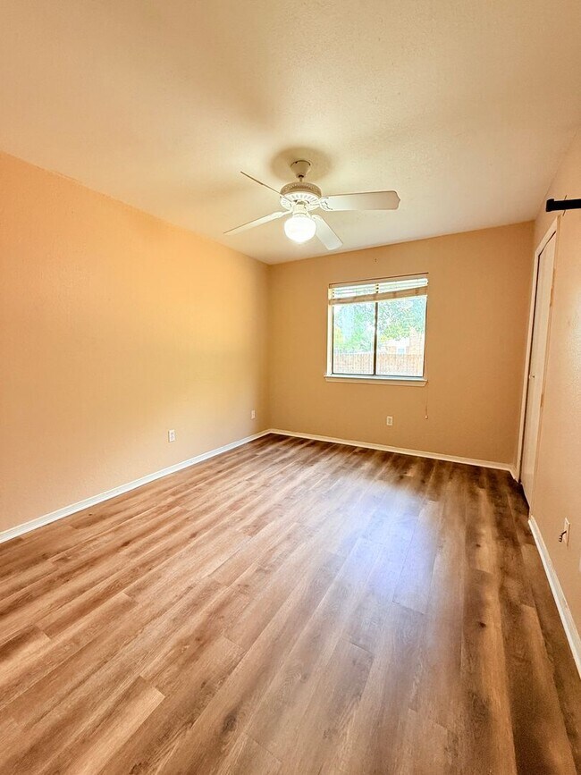 Building Photo - 3401 W Sage Ct