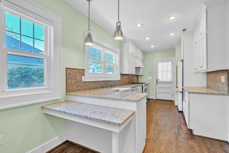 Building Photo - 455 Claire Dr NE