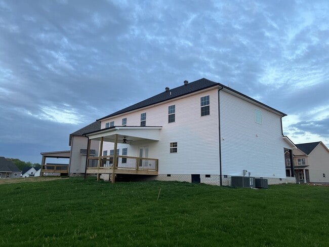 Building Photo - HUGE house in Farmington