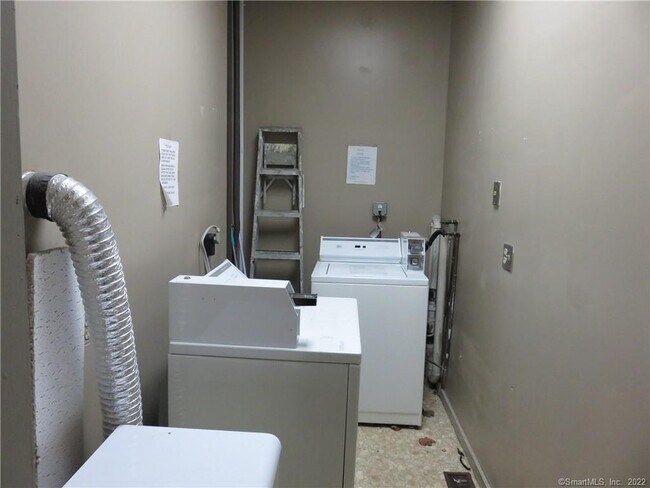 Building Photo - 762 State St