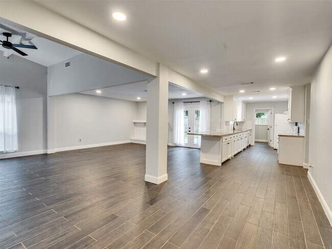 Building Photo - 2123 Quail Valley E Dr