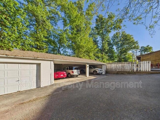 Building Photo - 5026 Winthrop Dr