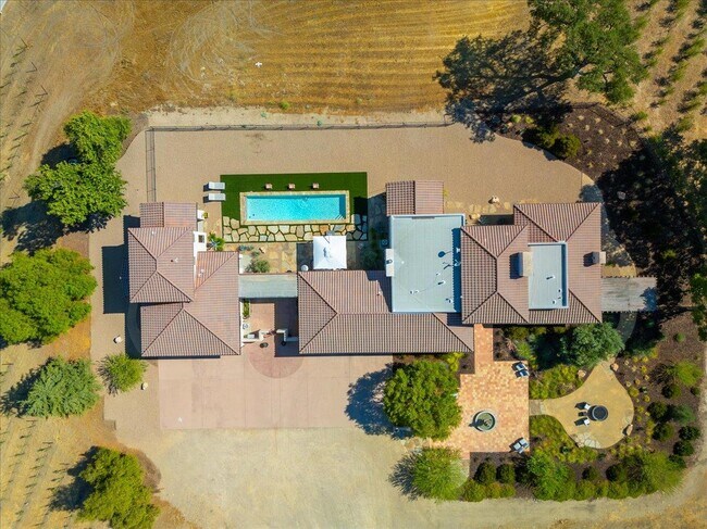 Building Photo - 6750 Golden Pheasant Ln