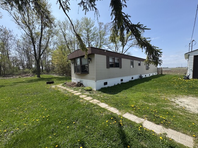 Building Photo - 25402 LaGrange Rd