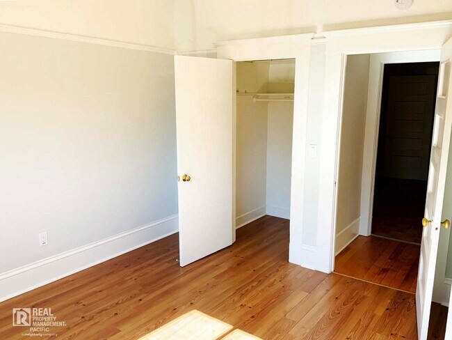 Building Photo - Spacious 4 Bedroom / 1.5 Bath near UC Campus