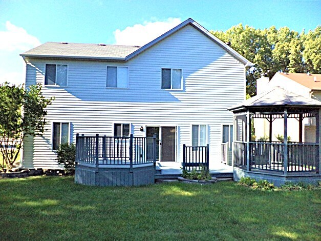 Building Photo - 8601 Sycamore Ct