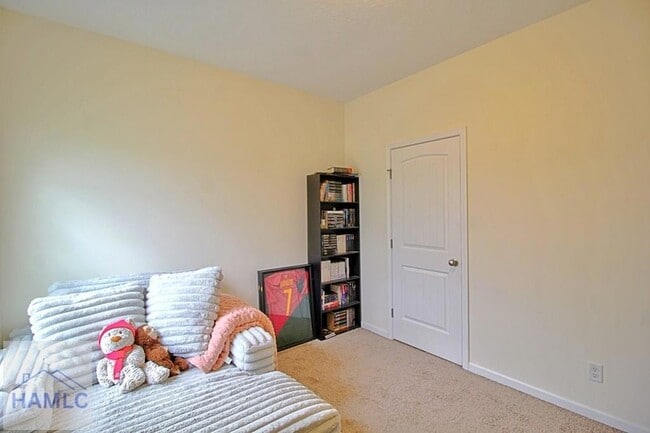 Building Photo - 452 Huntington Dr