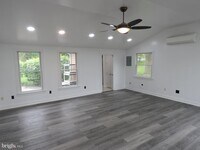 Building Photo - 6261 Patrick Henry Ct