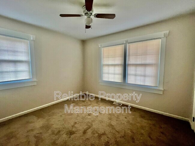 Building Photo - 1703 Foxwood Dr