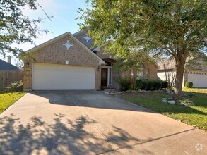 Building Photo - Charming 4 Bedroom