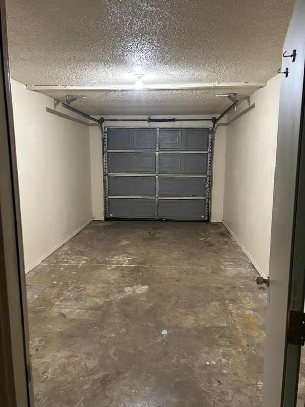 Building Photo - 1020 N Turtle Creek Dr