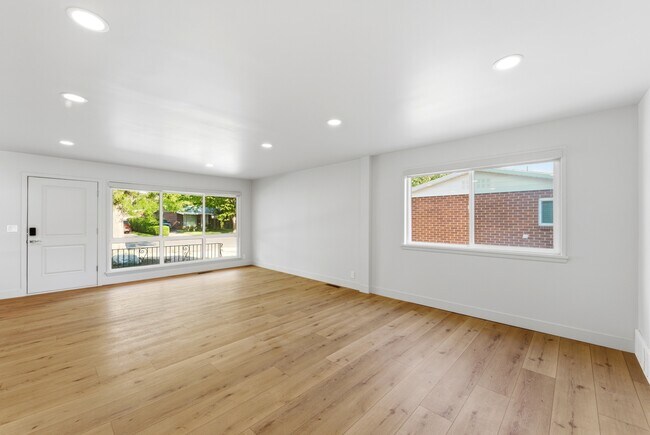 Building Photo - 1153 Buccaneer Dr