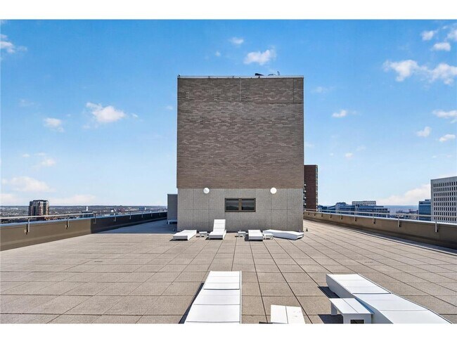 Building Photo - 19 S 1st St