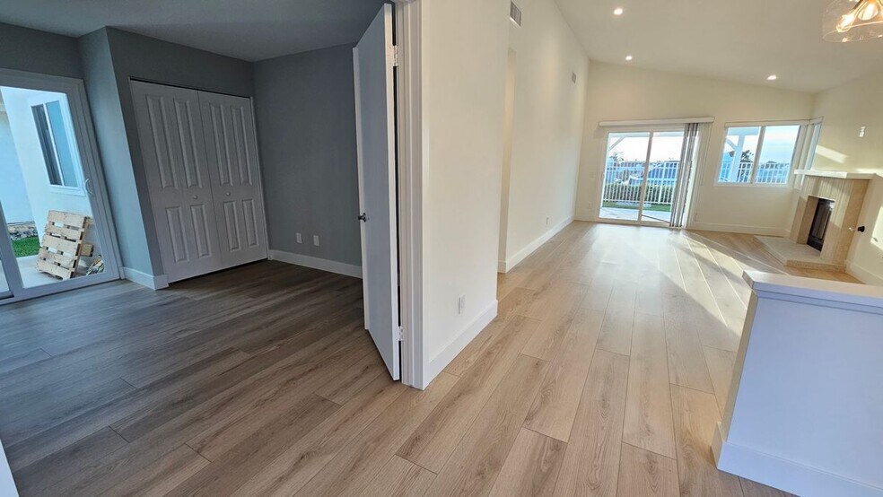 Building Photo - 6853 Shearwaters Dr