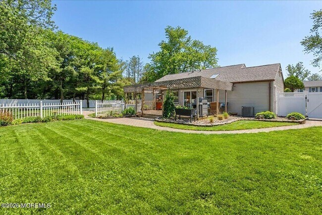 Building Photo - 3BR Toms River Home with Pool and Fenced Yard