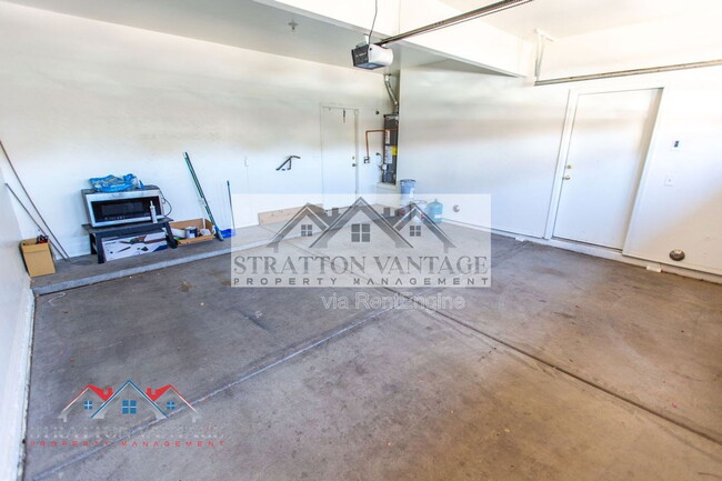 Building Photo - 2185 N Mosley Dr