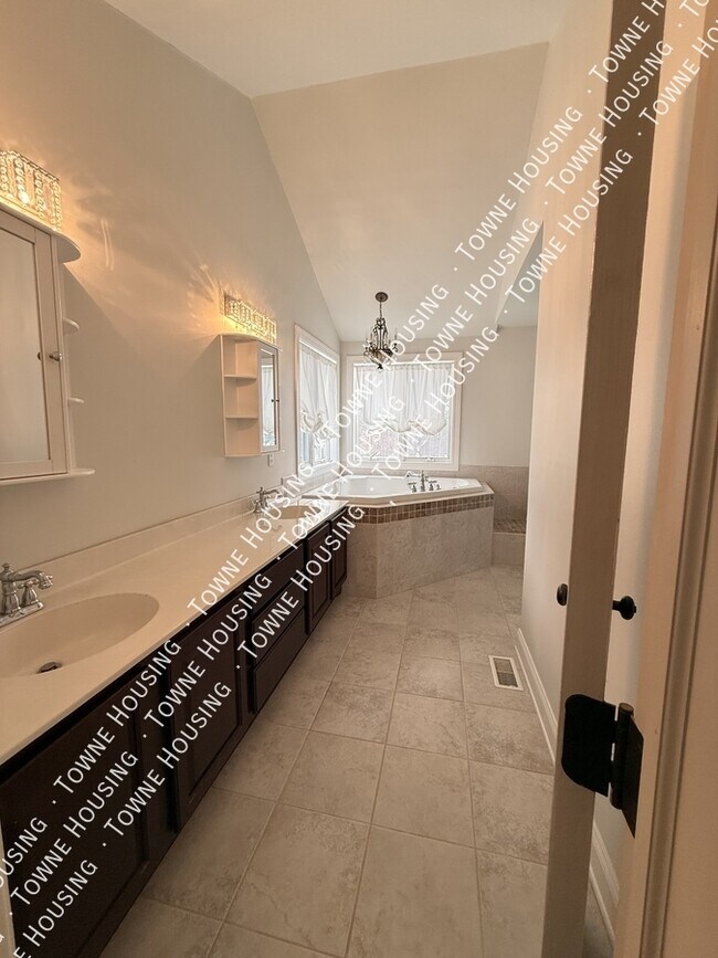 Building Photo - 13573 Schang Rd