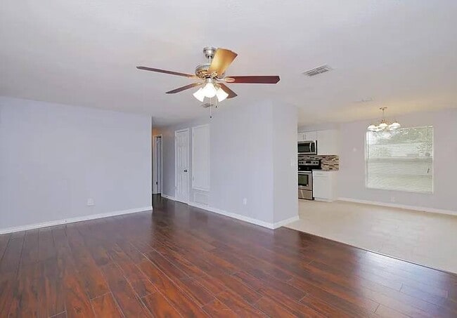Building Photo - 2633 Kenwood Dr W