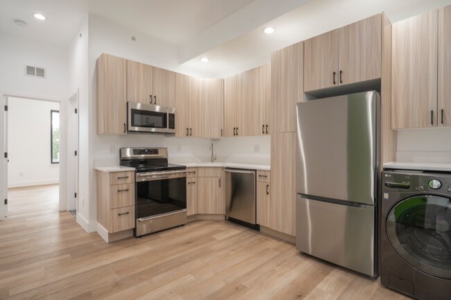 Building Photo - 4432 Lancaster Ave