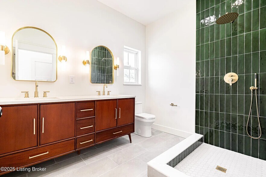 Building Photo - 935 E Madison St