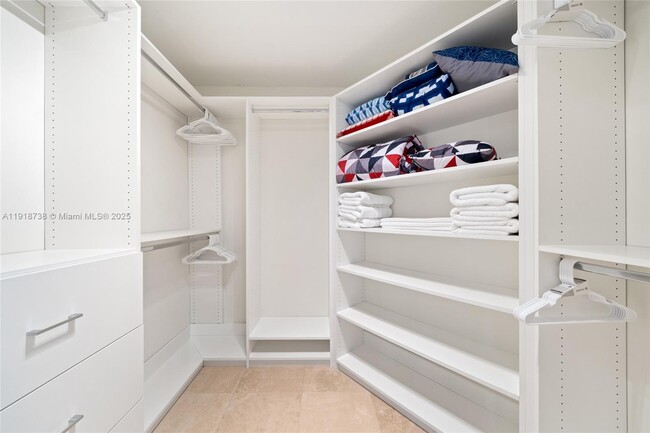 Building Photo - 5424 SW 154th Pl