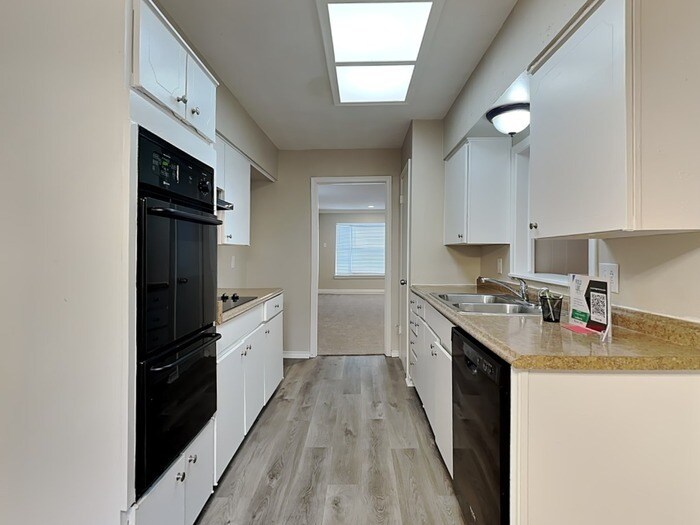 Building Photo - 4617 Ashwood Dr