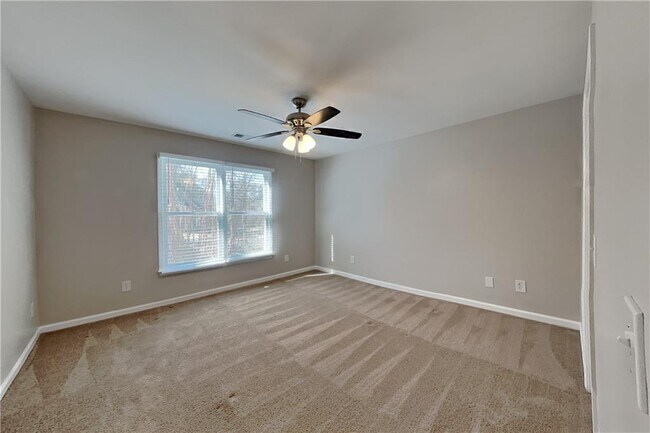 Building Photo - 500 Abernathy Oaks Way