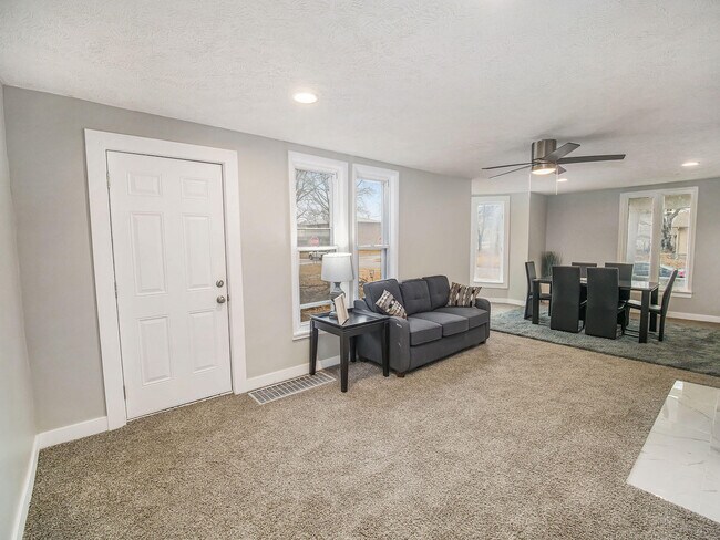 Building Photo - 606 N 8th St