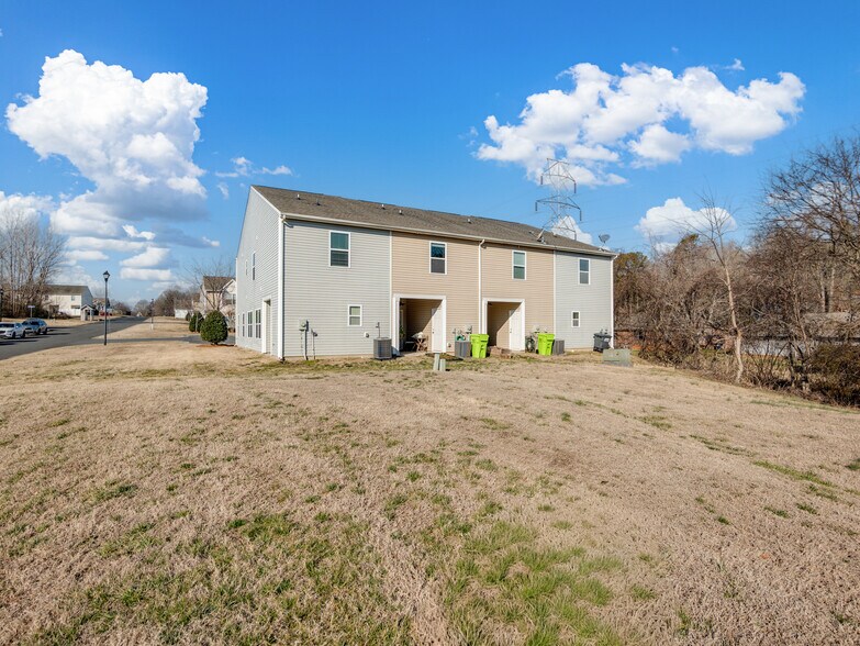 Building Photo - 608 Cahill Ln