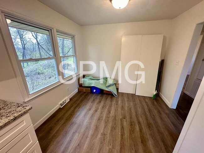 Building Photo - 612 Landfair Dr