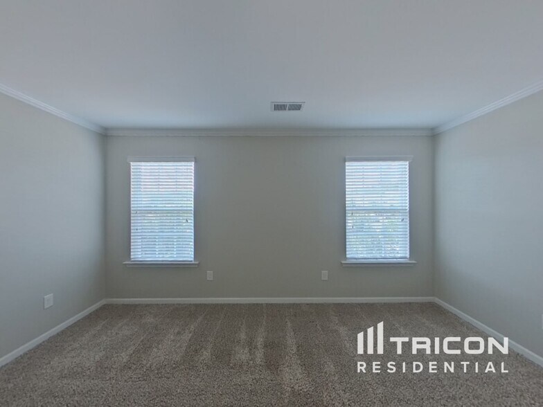 Building Photo - 1000 Wainscott Dr