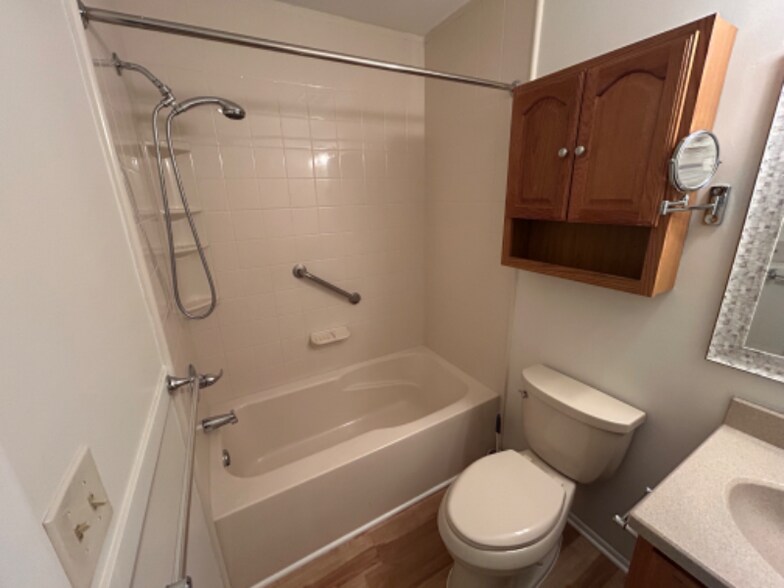 Building Photo - 30 Old Mill Bottom Rd N