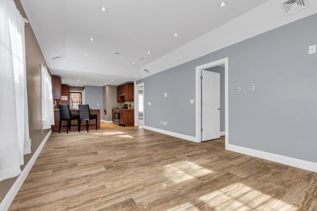 Building Photo - 35 Lipman Pl