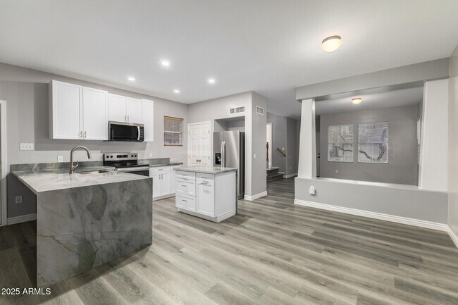 Building Photo - 3006 W Ferruccio Pl