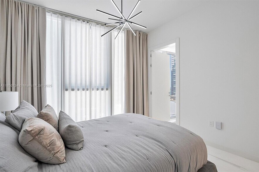 Building Photo - 300 Biscayne Blvd Way