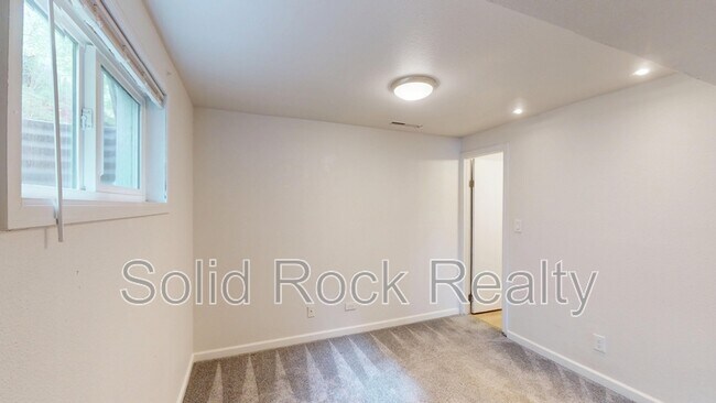 Building Photo - 3660 Brentwood Terrace