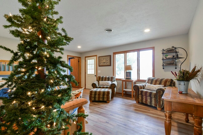 Building Photo - 350 Campbell Point Rd