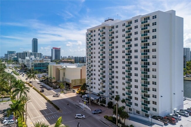 Building Photo - 3000 S Ocean Dr