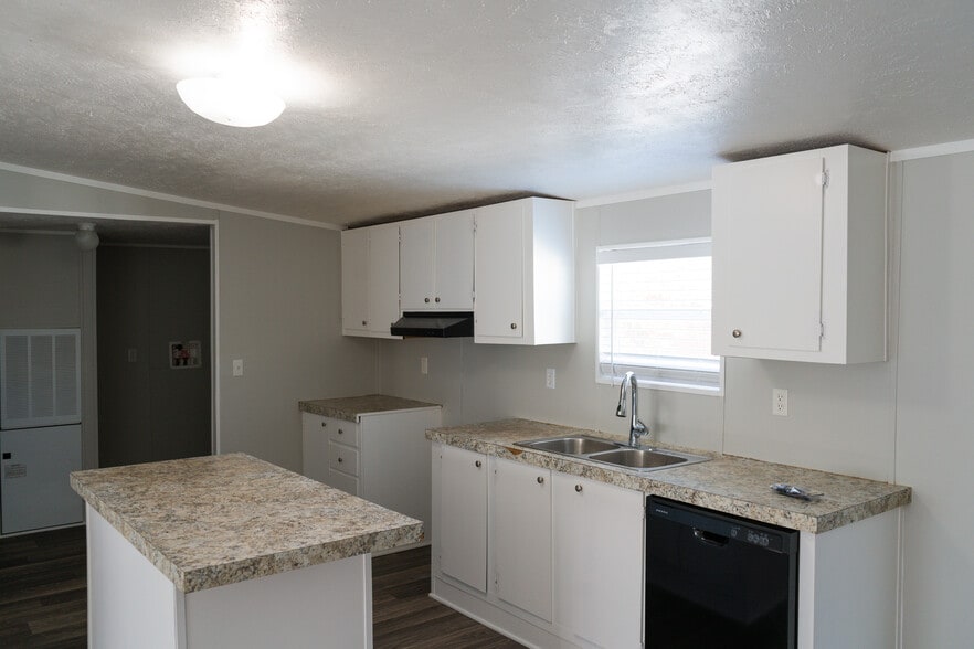 Building Photo - 120 Parma Ct