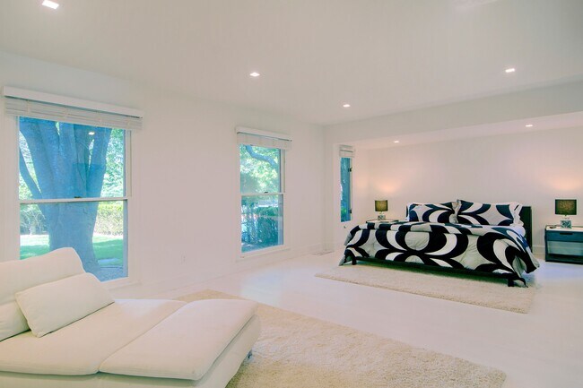 Building Photo - 477 Little Plains Rd