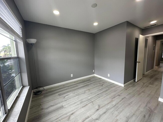 Building Photo - 139 Deerfield Ct