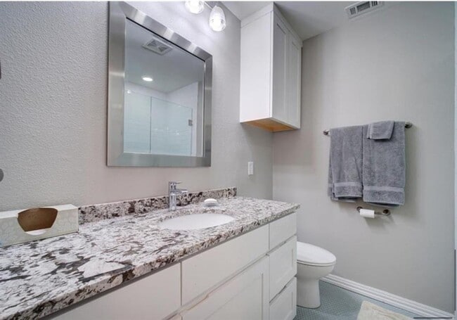 Building Photo - 9518 Topridge Dr