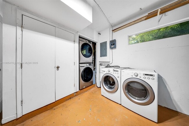 Building Photo - 4000 Alhambra Cir