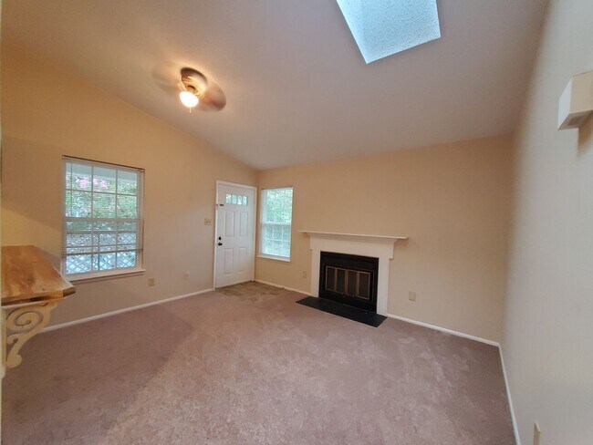 Building Photo - 327 Thalia Station Ct