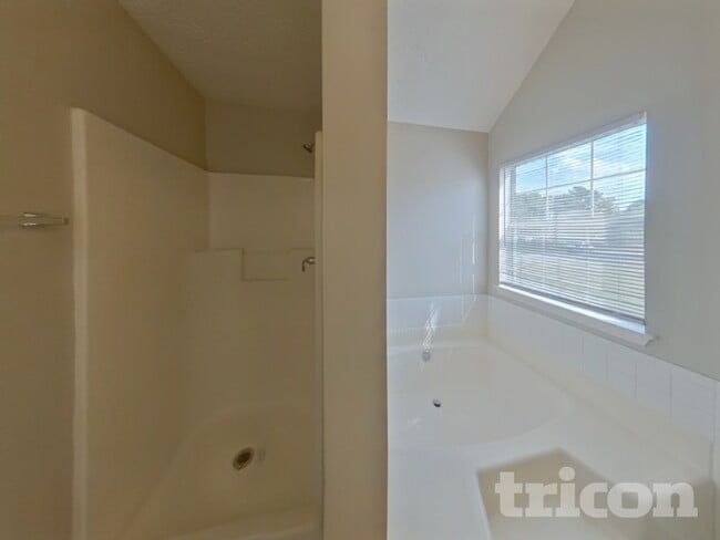 Building Photo - 2338 Briar Knoll Rd