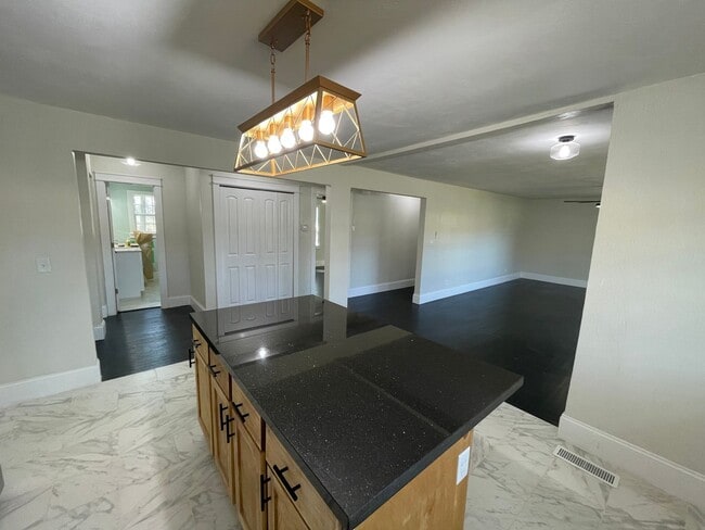 Building Photo - GORGEOUS 4 BEDROOM HOME