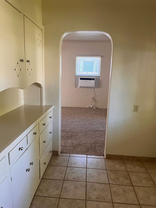 Building Photo - Available Now!! Delightful 1 bedroom, 1 ba...