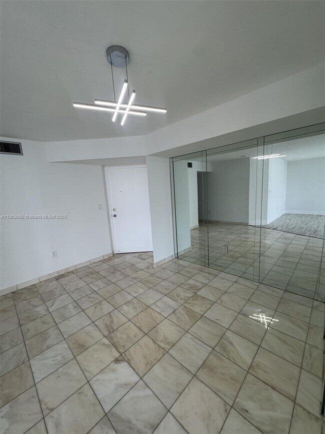 Building Photo - 15645 Collins Ave
